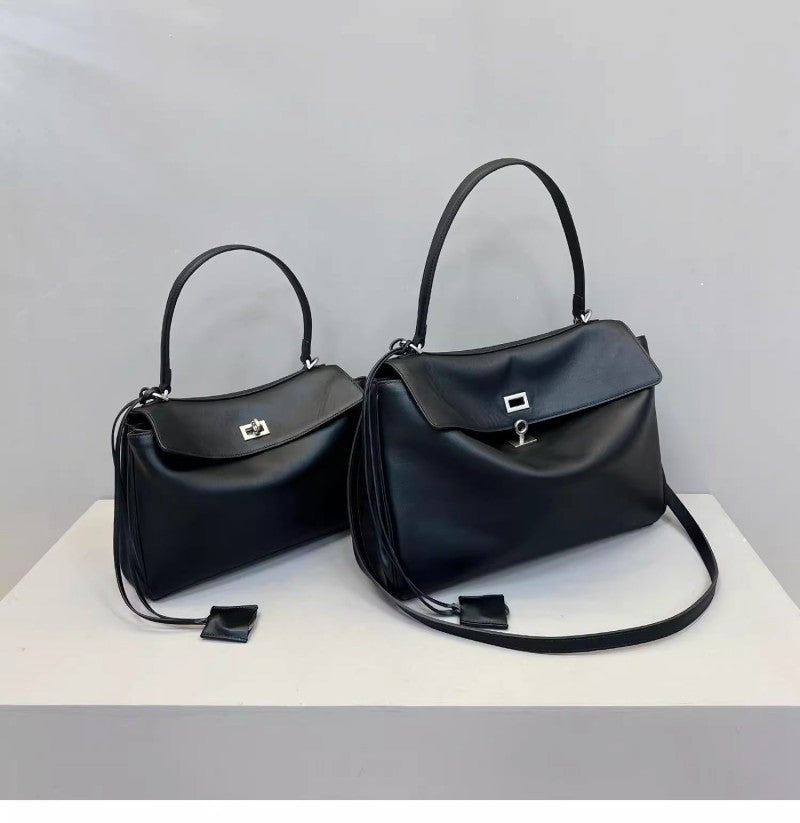 Bolsa Essencial Ízis – Camurça Vintage Atemporal