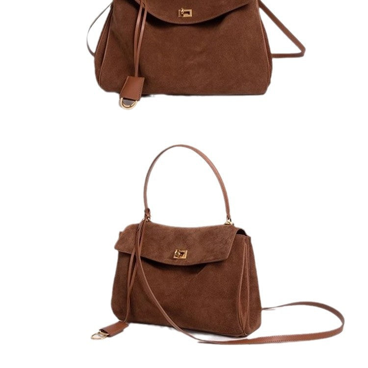 Bolsa Essencial Ízis – Camurça Vintage Atemporal