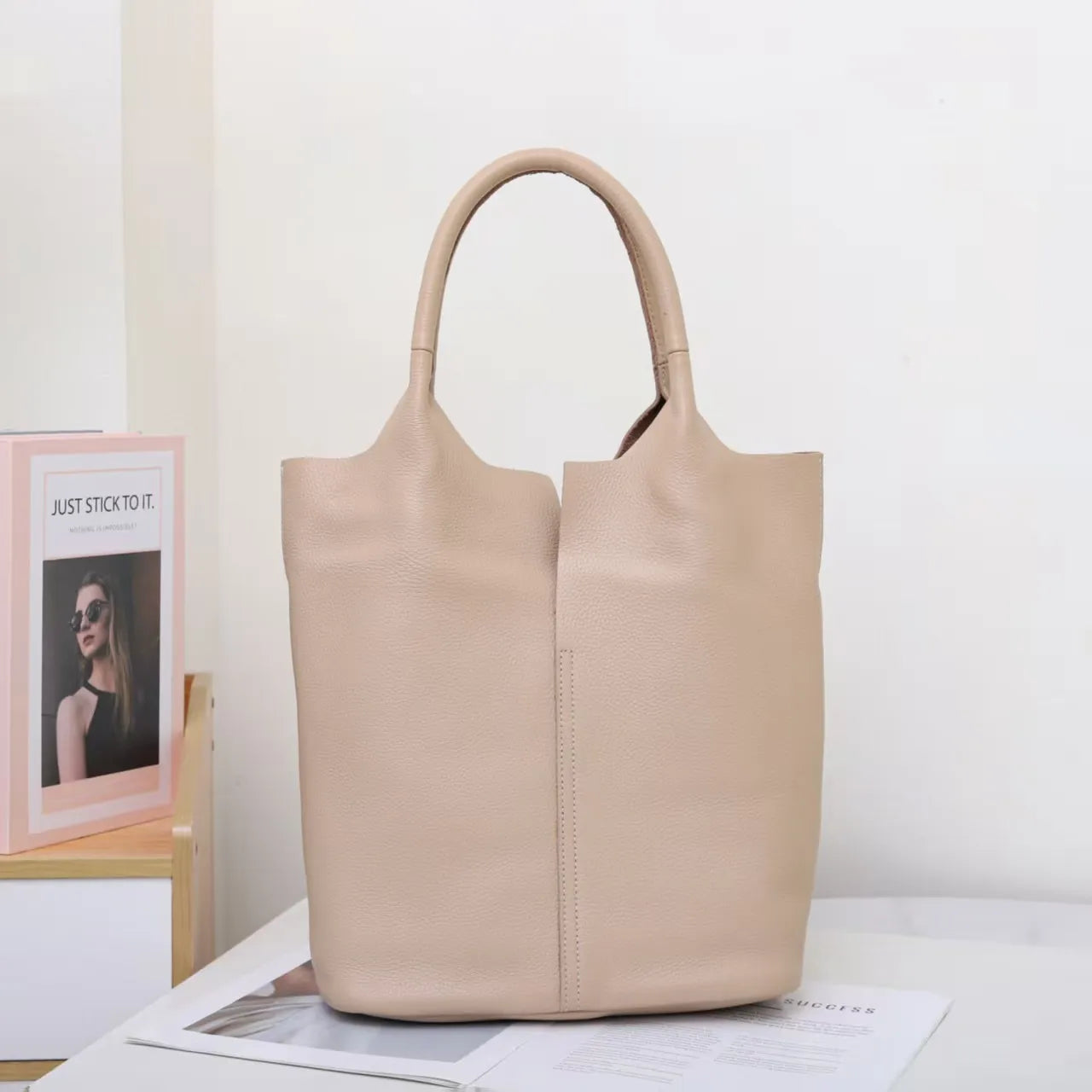 Bolsa Essencial Azaléia — Tote Minimalista de Couro Macio